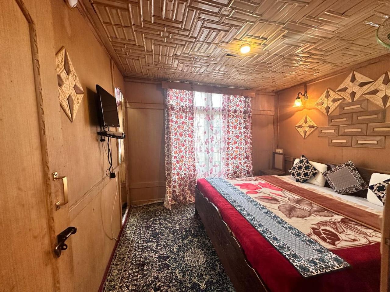 The Quebec Houseboats Hotel Srinagar  Room photo