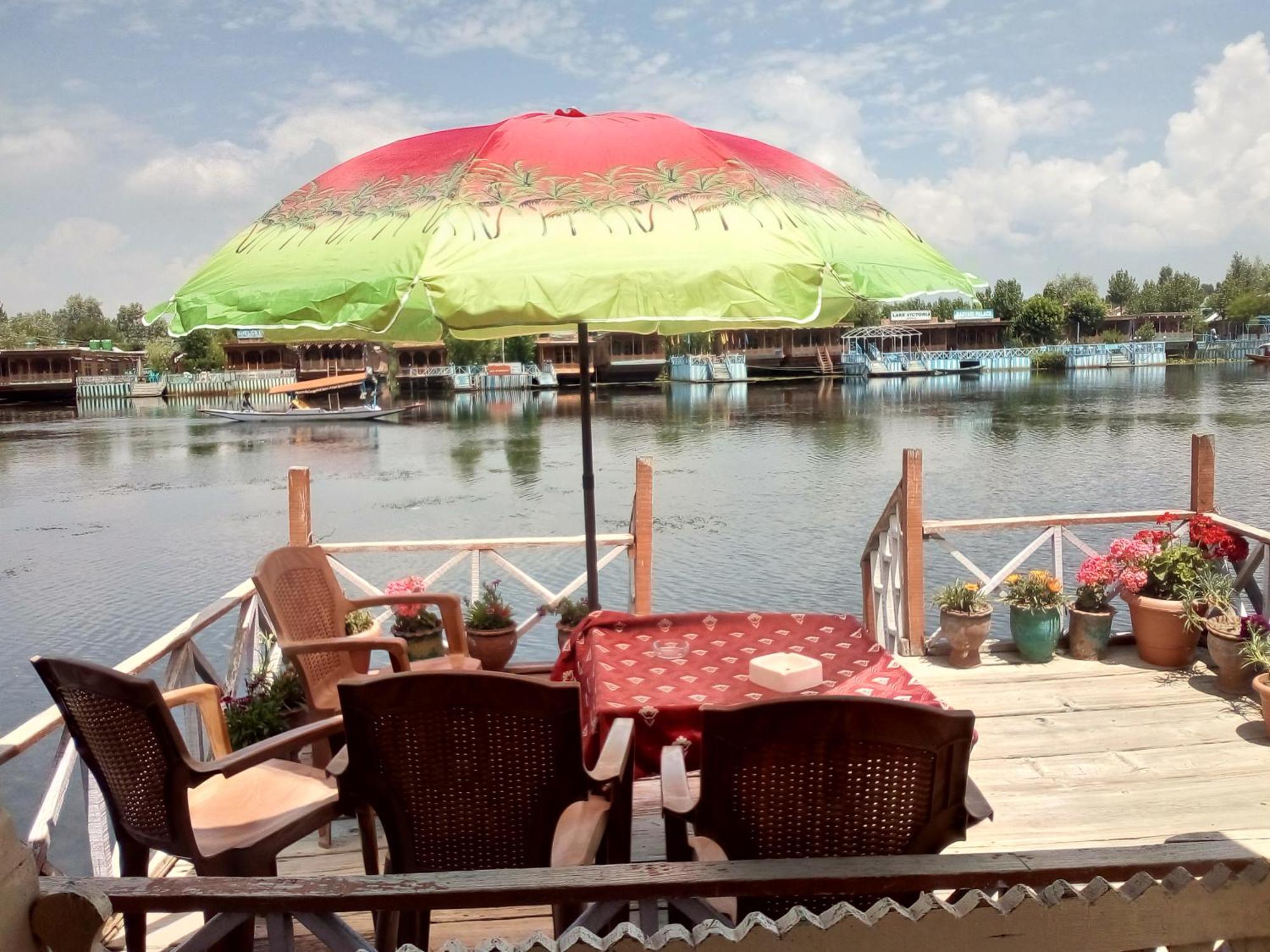 The Quebec Houseboats Hotel Srinagar  Exterior photo