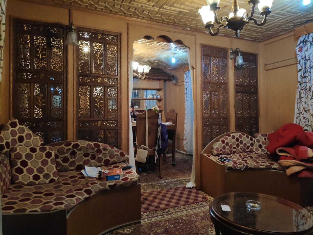 The Quebec Houseboats Hotel Srinagar  Exterior photo