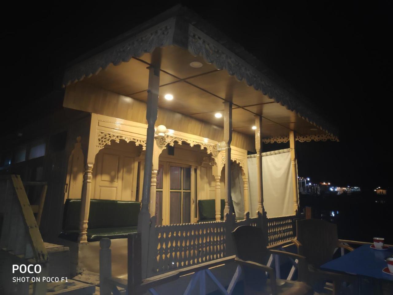 The Quebec Houseboats Hotel Srinagar  Exterior photo